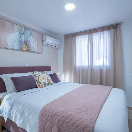 Natura With Pool For 8 - Private, Luxury