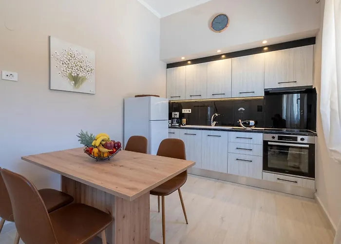 Natura With Pool For 8 - Private, Luxury Τολό