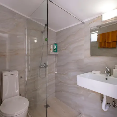 Natura With Pool For 8 - Private, Luxury טולון