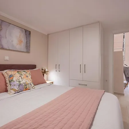 Natura With Pool For 8 - Private, Luxury Τολό