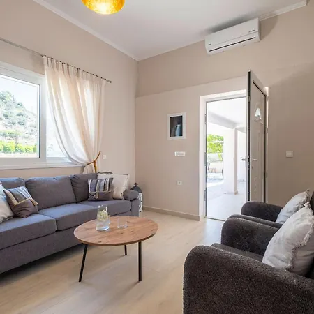 Natura With Pool For 8 - Private, Luxury וילה