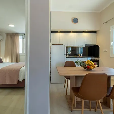 Natura With Pool For 8 - Private, Luxury * טולון