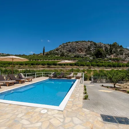 Natura With Pool For 8 - Private, Luxury וילה
