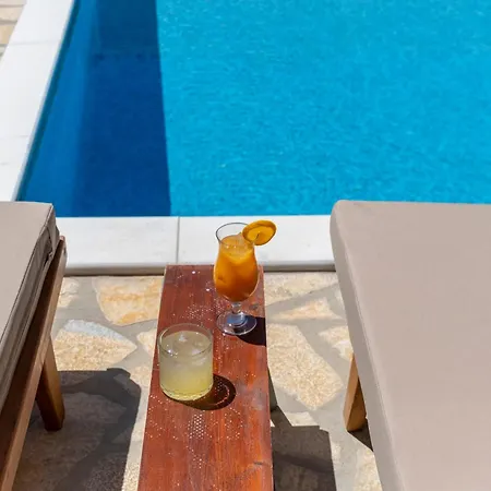 Natura With Pool For 8 - Private, Luxury * טולון