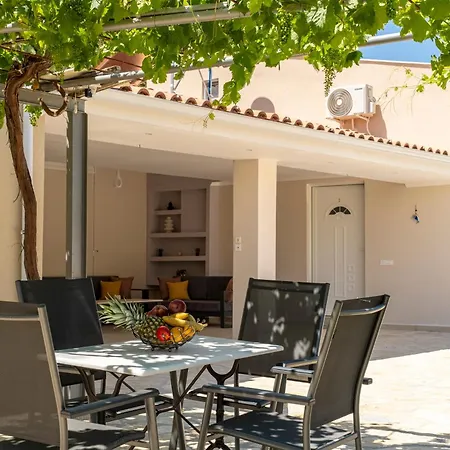Natura With Pool For 8 - Private, Luxury فيلة تولو