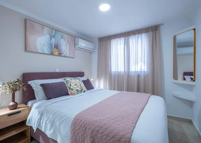 Natura With Pool For 8 - Private, Luxury